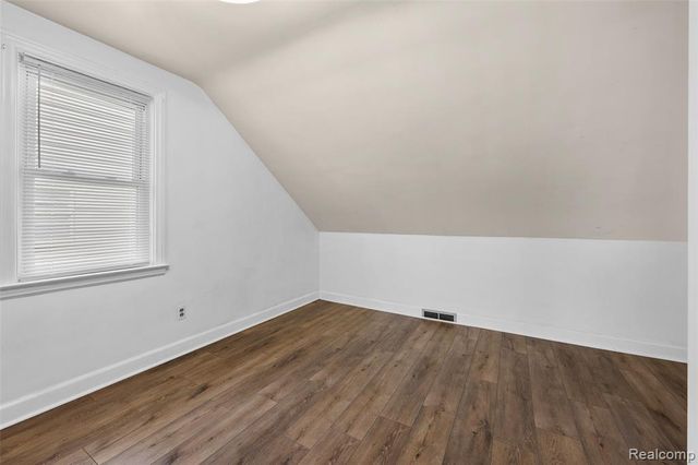 1629 E Elza Avenue, Hazel Park, MI 48030