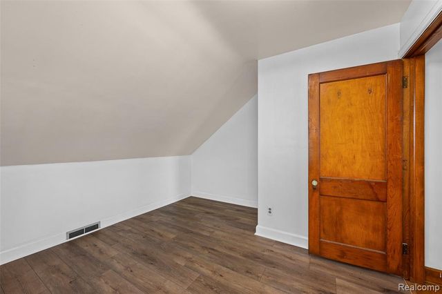 1629 E Elza Avenue, Hazel Park, MI 48030