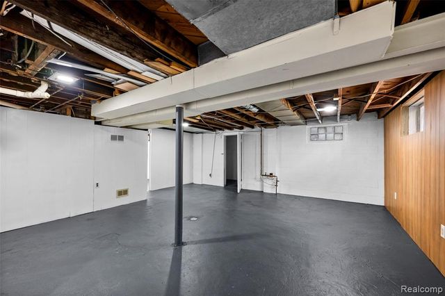 1629 E Elza Avenue, Hazel Park, MI 48030