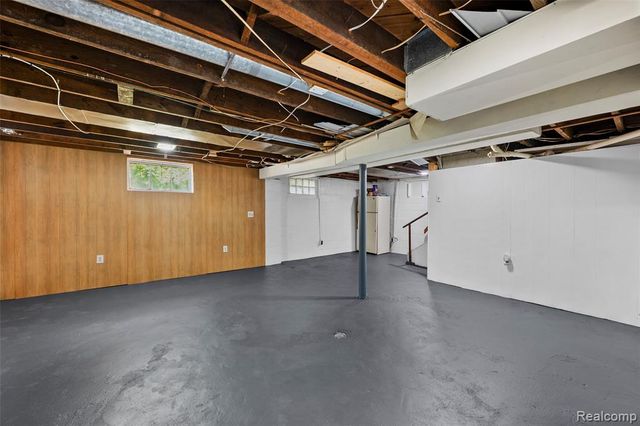 1629 E Elza Avenue, Hazel Park, MI 48030