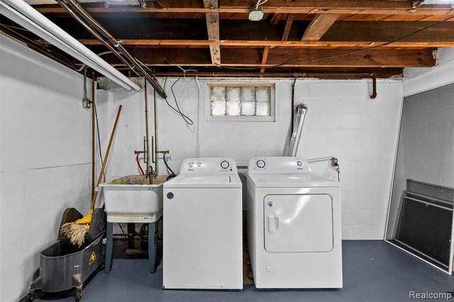 1629 E Elza Avenue, Hazel Park, MI 48030