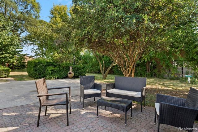 1629 E Elza Avenue, Hazel Park, MI 48030