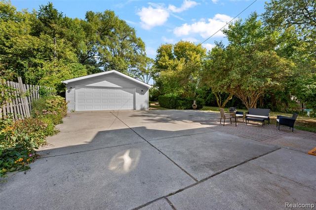 1629 E Elza Avenue, Hazel Park, MI 48030