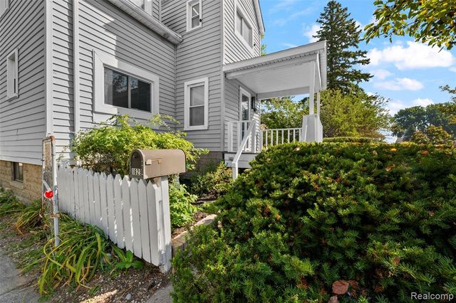 1629 E Elza Avenue, Hazel Park, MI 48030