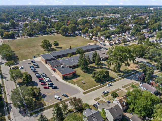 1629 E Elza Avenue, Hazel Park, MI 48030