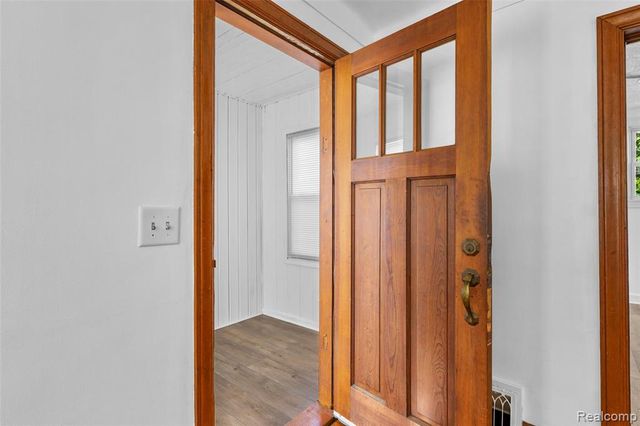 1629 E Elza Avenue, Hazel Park, MI 48030