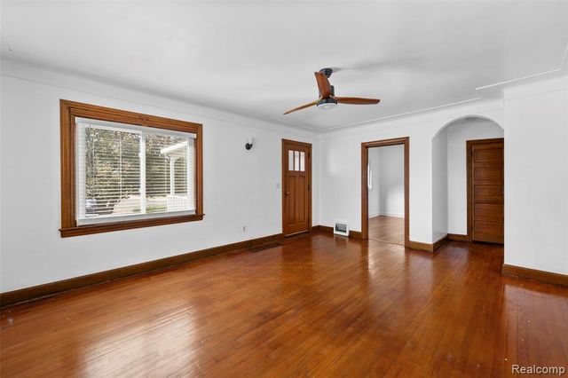 1629 E Elza Avenue, Hazel Park, MI 48030