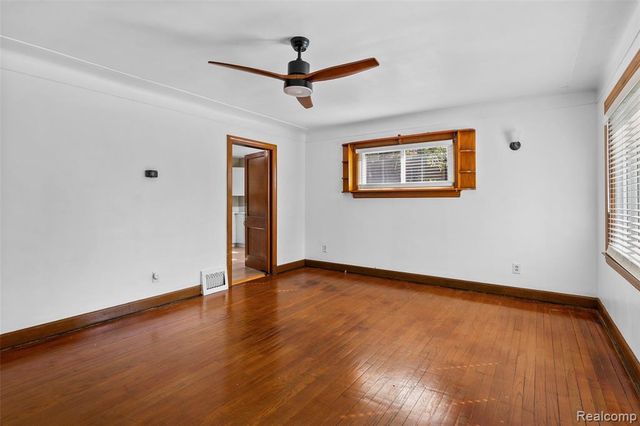 1629 E Elza Avenue, Hazel Park, MI 48030