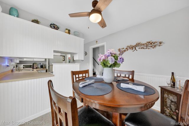 320 Hampton Court, South Lyon, MI 48178