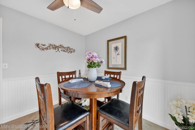 320 Hampton Court, South Lyon, MI 48178