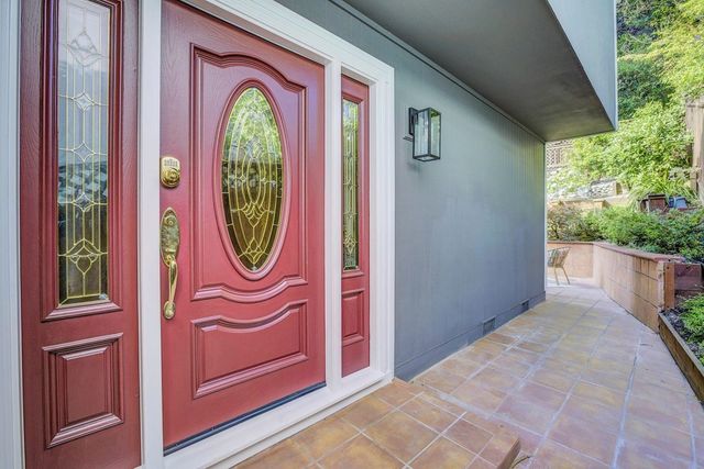 6635 Banning Dr, Oakland, CA 94611