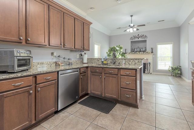 475 CROOKED CREEK DR, Oakland, TN 38060