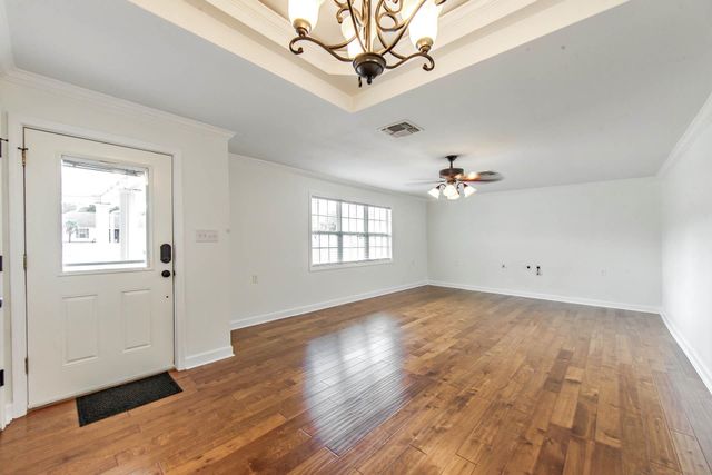 206 Lola, Gray, LA 70359