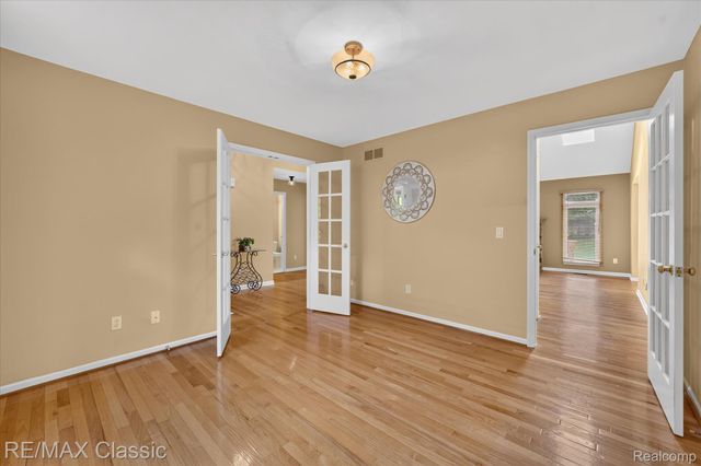6280 Whispering Meadows Drive, White Lake Charter Township, MI 48383