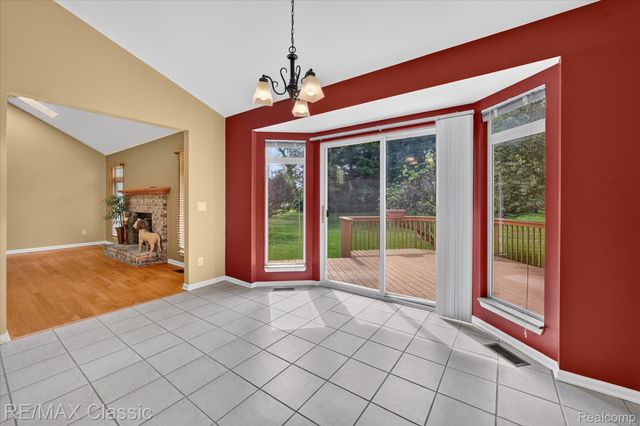 6280 Whispering Meadows Drive, White Lake Charter Township, MI 48383