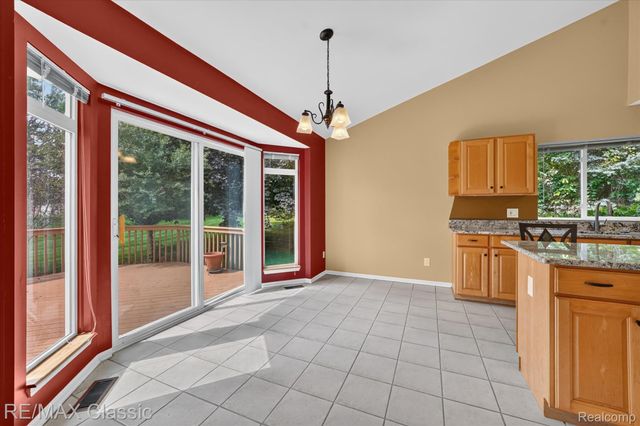 6280 Whispering Meadows Drive, White Lake Charter Township, MI 48383