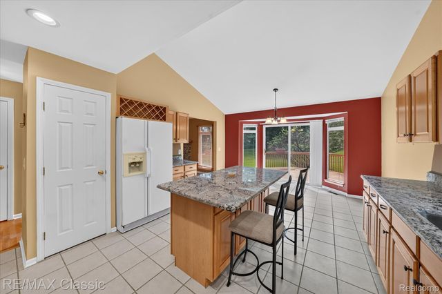 6280 Whispering Meadows Drive, White Lake Charter Township, MI 48383