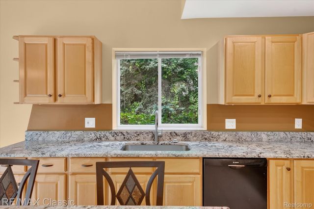 6280 Whispering Meadows Drive, White Lake Charter Township, MI 48383