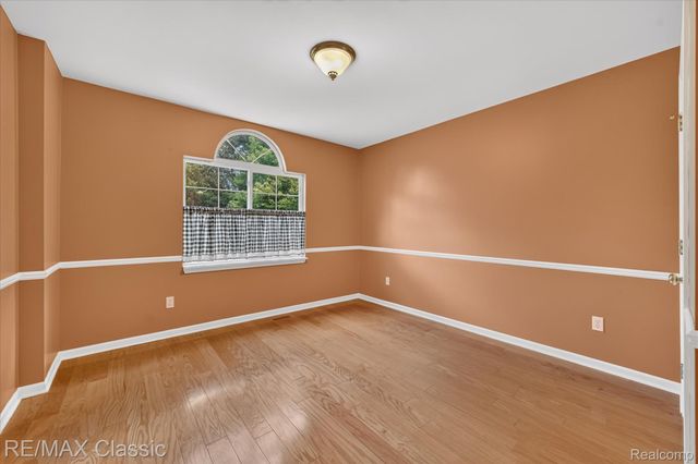 6280 Whispering Meadows Drive, White Lake Charter Township, MI 48383