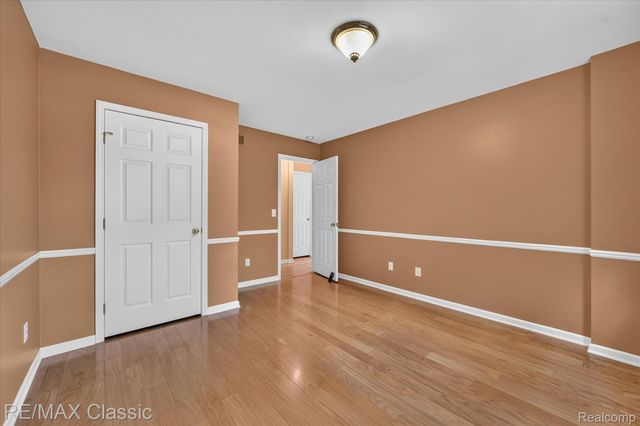 6280 Whispering Meadows Drive, White Lake Charter Township, MI 48383