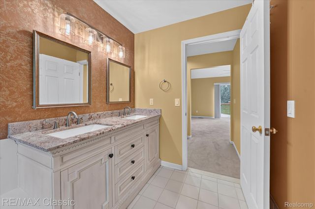 6280 Whispering Meadows Drive, White Lake Charter Township, MI 48383