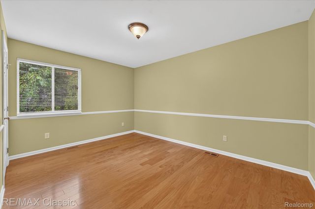 6280 Whispering Meadows Drive, White Lake Charter Township, MI 48383