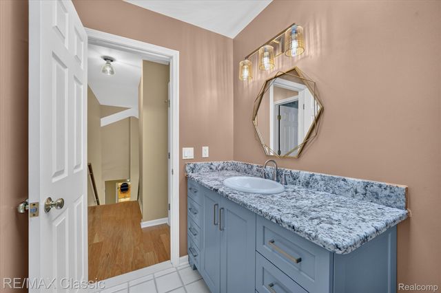 6280 Whispering Meadows Drive, White Lake Charter Township, MI 48383