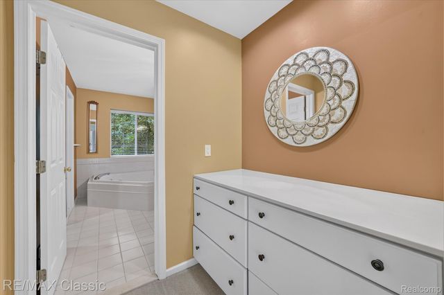 6280 Whispering Meadows Drive, White Lake Charter Township, MI 48383