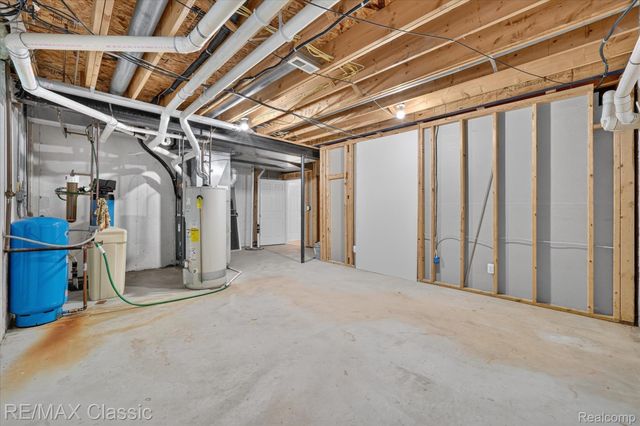 6280 Whispering Meadows Drive, White Lake Charter Township, MI 48383