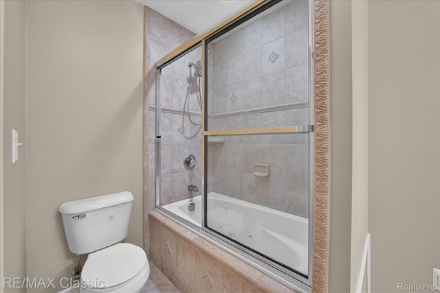 6280 Whispering Meadows Drive, White Lake Charter Township, MI 48383