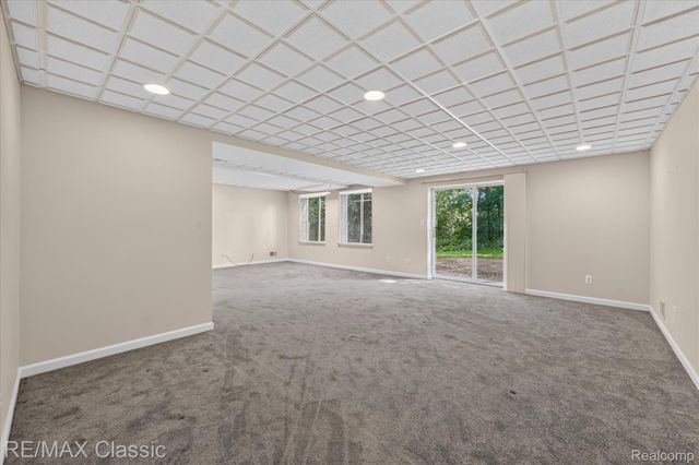 6280 Whispering Meadows Drive, White Lake Charter Township, MI 48383