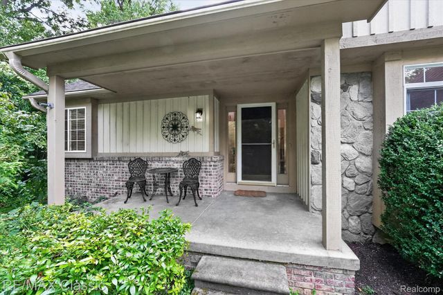 6280 Whispering Meadows Drive, White Lake Charter Township, MI 48383