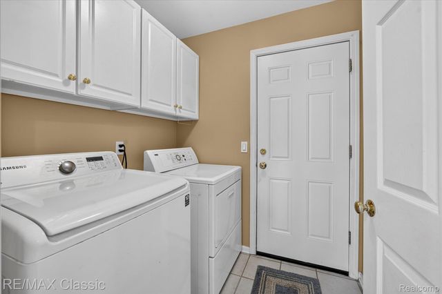 6280 Whispering Meadows Drive, White Lake Charter Township, MI 48383