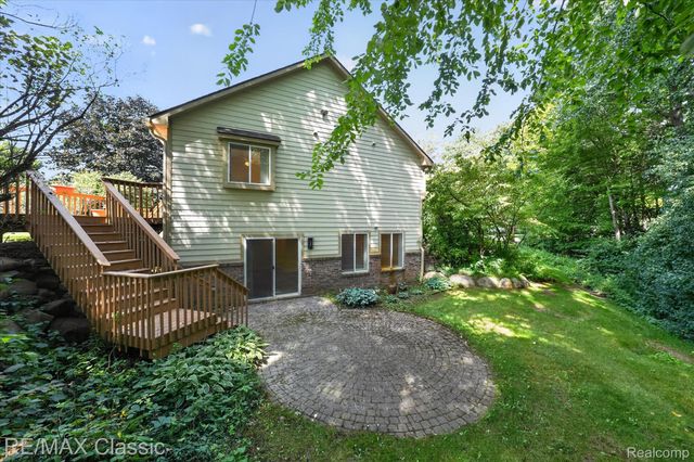 6280 Whispering Meadows Drive, White Lake Charter Township, MI 48383