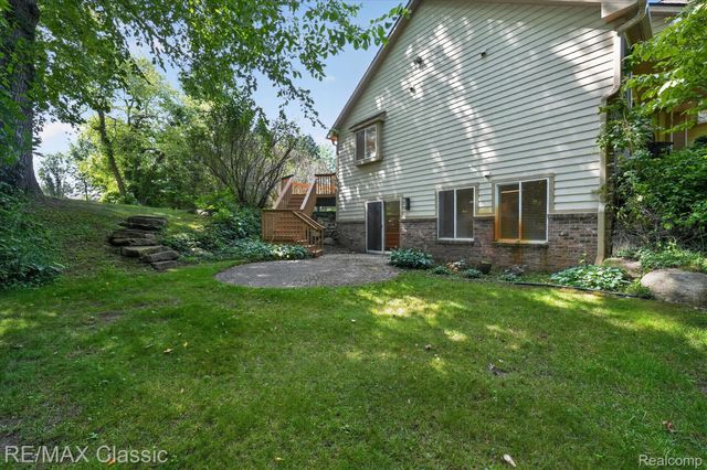 6280 Whispering Meadows Drive, White Lake Charter Township, MI 48383