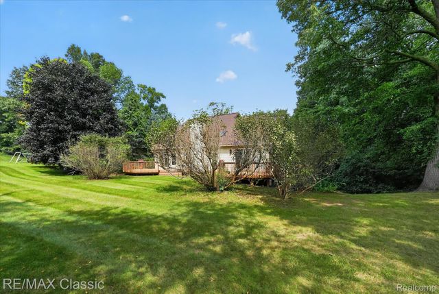6280 Whispering Meadows Drive, White Lake Charter Township, MI 48383