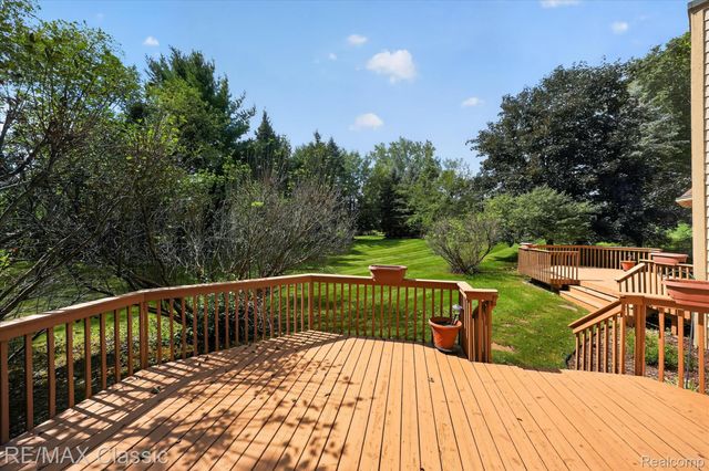 6280 Whispering Meadows Drive, White Lake Charter Township, MI 48383
