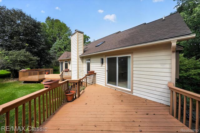 6280 Whispering Meadows Drive, White Lake Charter Township, MI 48383