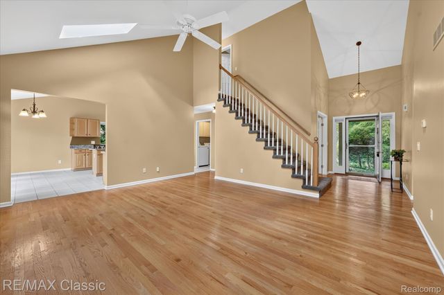6280 Whispering Meadows Drive, White Lake Charter Township, MI 48383
