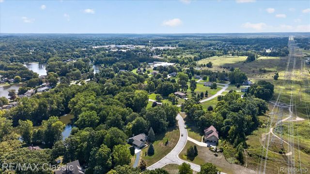 6280 Whispering Meadows Drive, White Lake Charter Township, MI 48383