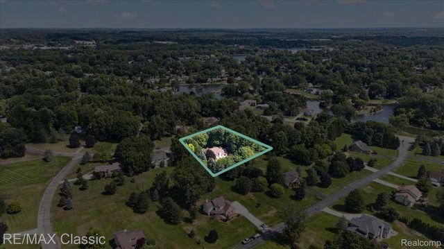 6280 Whispering Meadows Drive, White Lake Charter Township, MI 48383