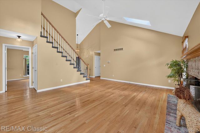 6280 Whispering Meadows Drive, White Lake Charter Township, MI 48383