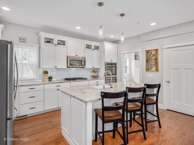 109 Grove Avenue, Glen Ellyn, IL 60137