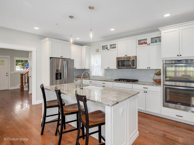 109 Grove Avenue, Glen Ellyn, IL 60137