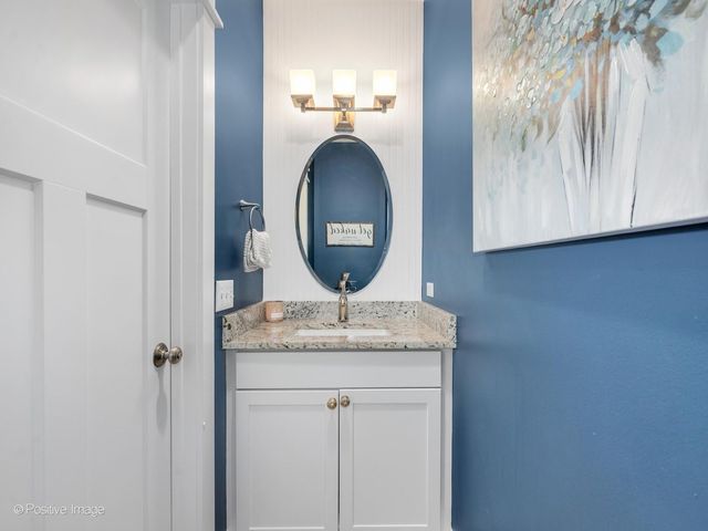 109 Grove Avenue, Glen Ellyn, IL 60137