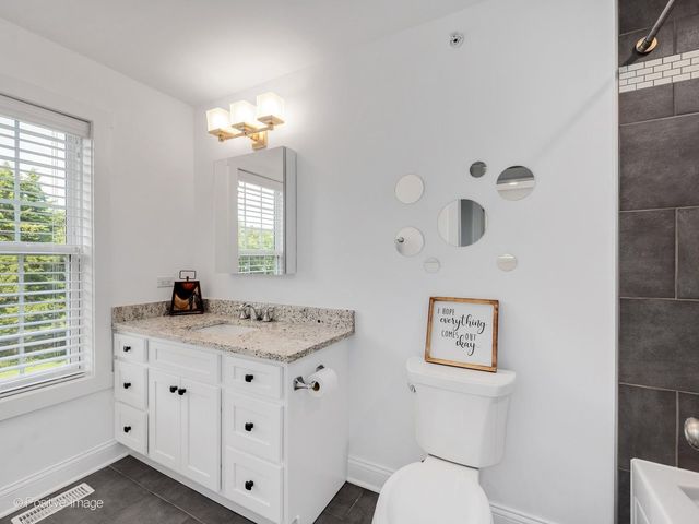 109 Grove Avenue, Glen Ellyn, IL 60137