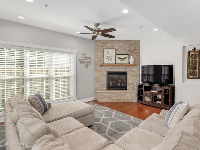 109 Grove Avenue, Glen Ellyn, IL 60137