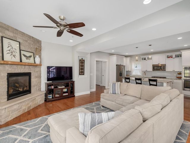 109 Grove Avenue, Glen Ellyn, IL 60137