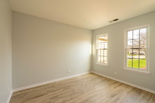 629 W Streamwood Boulevard B, Streamwood, IL 60107