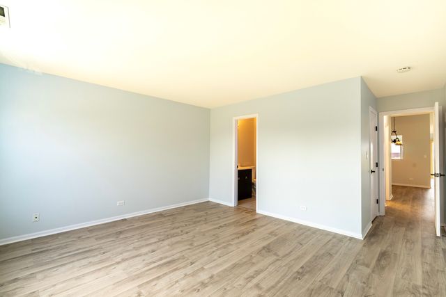 629 W Streamwood Boulevard B, Streamwood, IL 60107